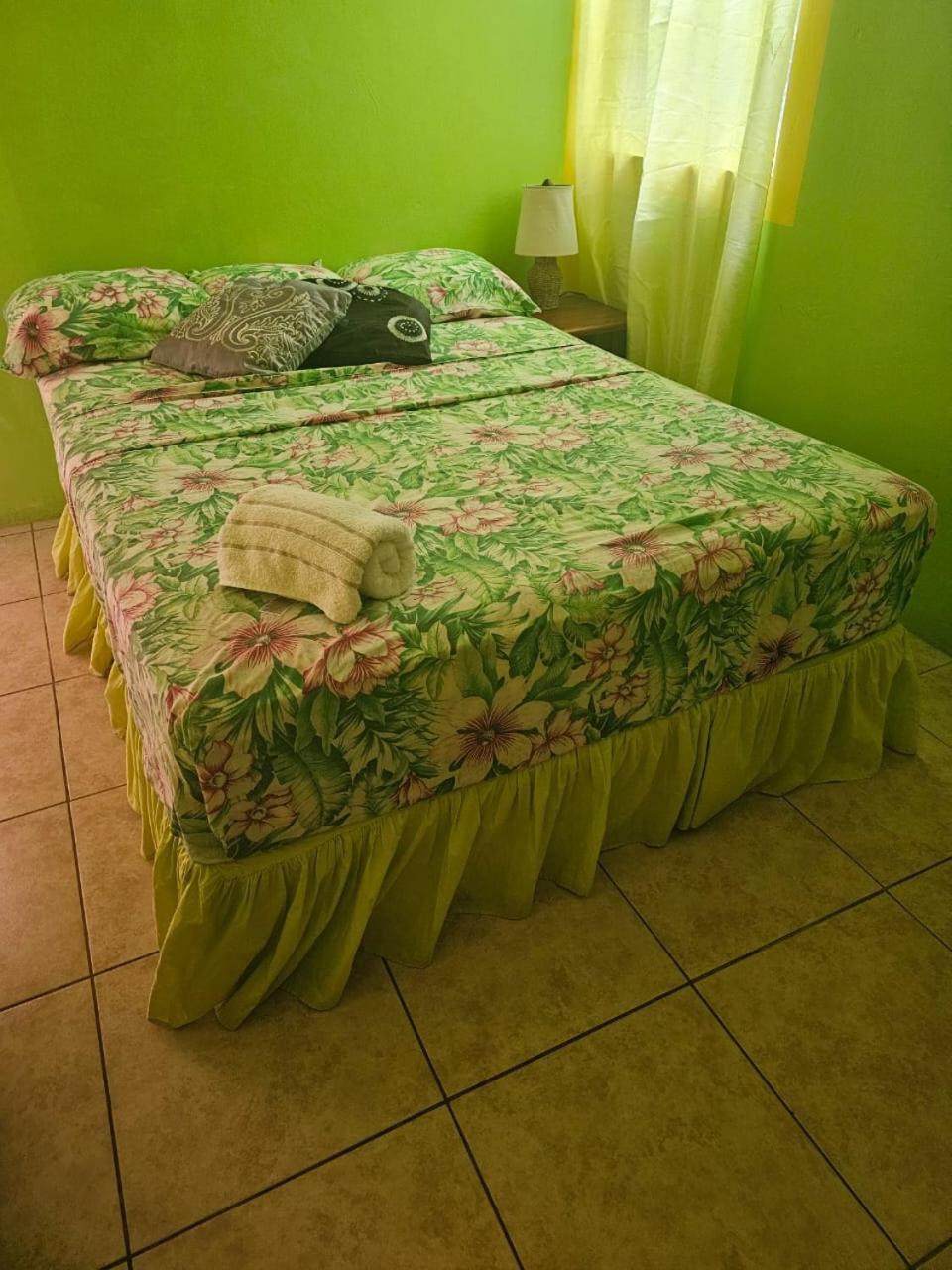 Fish Tobago Guesthouse Or Joy And Brandon Guesthouse Buccoo Quarto foto