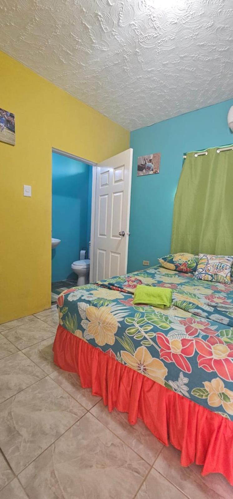 Fish Tobago Guesthouse Or Joy And Brandon Guesthouse Buccoo Quarto foto