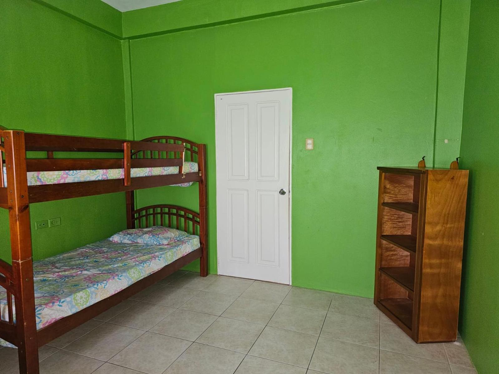 Fish Tobago Guesthouse Or Joy And Brandon Guesthouse Buccoo Quarto foto